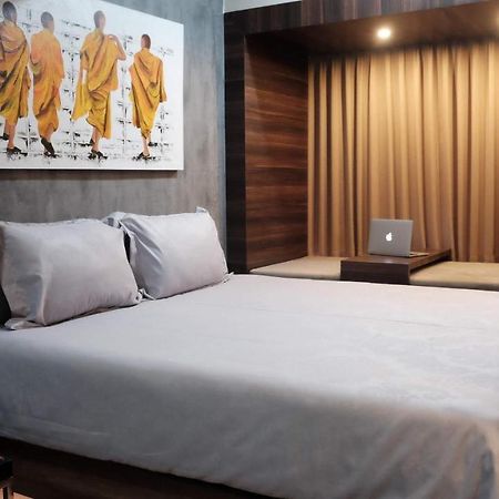 Lavenderbnb Room 2 At Uttara The Icon Apartment Yogyakarta Esterno foto